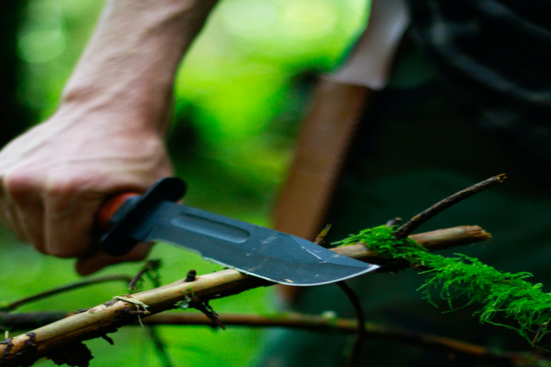 Monthly Knife Club Is this survival box for you?